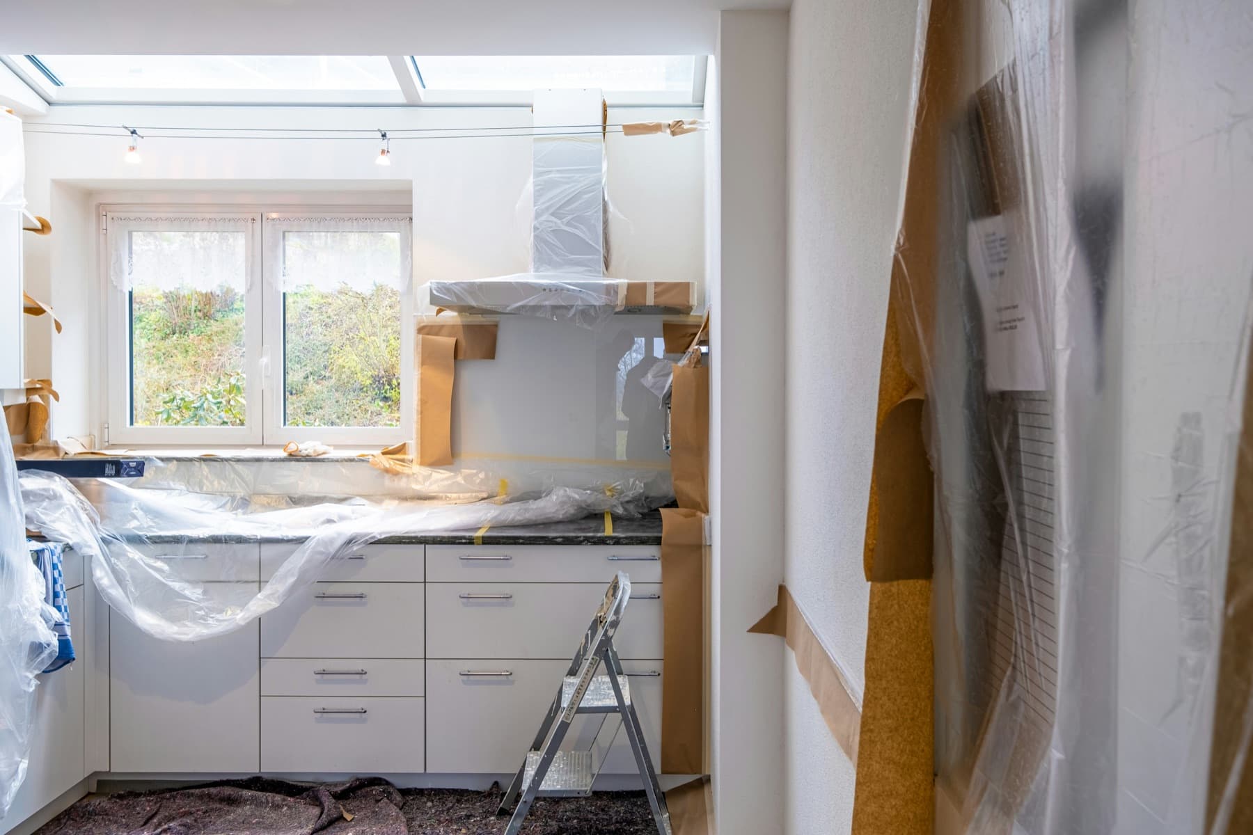 Køkken afdækket under renovering